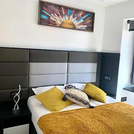 بيت شباب Taska Velha ميرانديلا