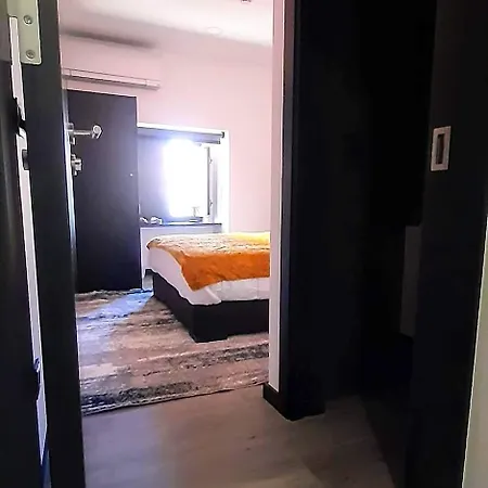 Taska Velha Hostal *