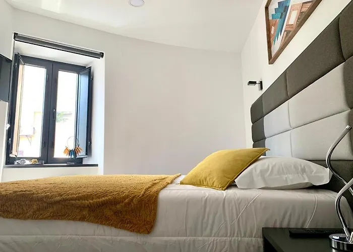 אכסניה Taska Velha מירנדלה