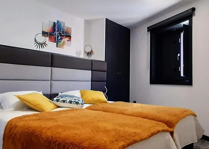 Taska Velha * מירנדלה