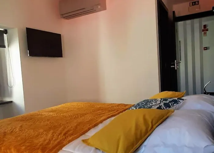 אכסניה Taska Velha מירנדלה